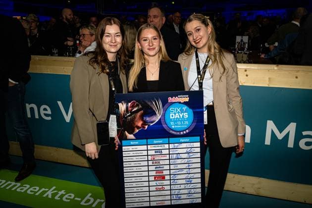 Signing In Table: Sixdays Bremen 2025 Signing In Table Querformat - quer - horizontal - Landscape - Event Veranstaltung: Sixdays Bremen 2025 - Category Kategorie: Cycling - Track cycling, Rad, Radsport, Bahnrad, Bahn Sixdays - Elite ... - Location Ort: Europe Germany - Bremen - ÖVB Arena - Discipline: ... - Distance: ... m - Date Datum: 10.01.2025 Friday Day 1 -