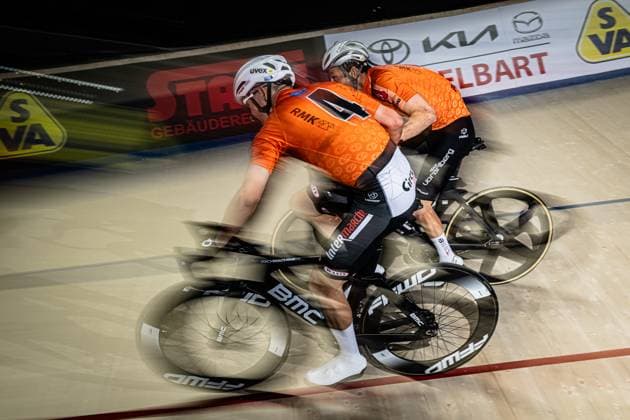 MÜLLER Tobias, RÜEGG Lukas: Sixdays Bremen 2025 Team 4 - RMK-KANZLEI BREMEN - MÜLLER Tobias ( GER ) - Black - RÜEGG Lukas ( SUI ) - Red Querformat - quer - horizontal - Landscape - Event Veranstaltung: Sixdays Bremen 2025 - Category Kategorie: Cycling - Track cycling, Rad, Radsport, Bahnrad, Bahn Sixdays - Elite Men - Location Ort: Europe Germany - Bremen - ÖVB Arena - Discipline: Madison - Distance: ... m - Date Datum: 10.01.2025 Friday Day 1 -
