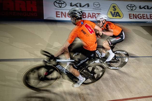MÜLLER Tobias, RÜEGG Lukas: Sixdays Bremen 2025 Team 4 - RMK-KANZLEI BREMEN - MÜLLER Tobias ( GER ) - Black - RÜEGG Lukas ( SUI ) - Red Querformat - quer - horizontal - Landscape - Event Veranstaltung: Sixdays Bremen 2025 - Category Kategorie: Cycling - Track cycling, Rad, Radsport, Bahnrad, Bahn Sixdays - Elite Men - Location Ort: Europe Germany - Bremen - ÖVB Arena - Discipline: Madison - Distance: ... m - Date Datum: 10.01.2025 Friday Day 1 -
