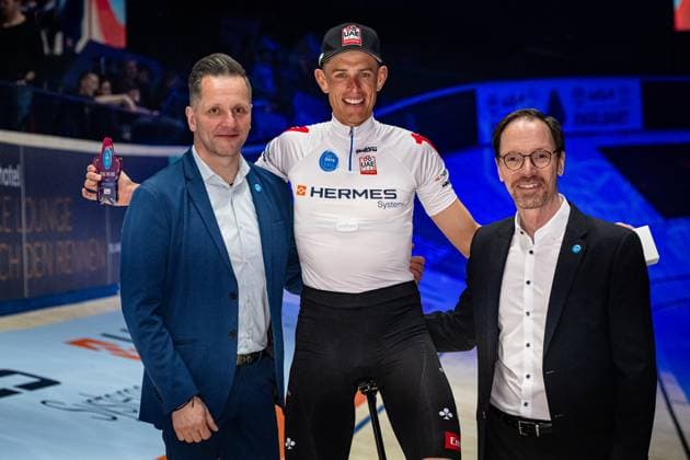 POLITT Nils: Sixdays Bremen 2025 Team 1 - HERMES SYSTEME - POLITT Nils ( GER ) - Red Award Ceremony - Medal Ceremony - Podium - Querformat - quer - horizontal - Landscape - Event Veranstaltung: Sixdays Bremen 2025 - Category Kategorie: Cycling - Track cycling, Rad, Radsport, Bahnrad, Bahn Sixdays - Elite Men - Location Ort: Europe Germany - Bremen - ÖVB Arena - Discipline: Madison - Distance: ... m - Date Datum: 10.01.2025 Friday Day 1 -