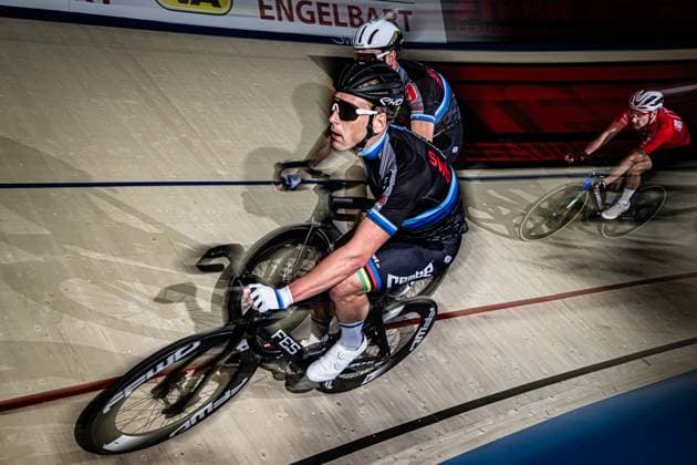 REINHARDT Theo, KLUGE Roger: Sixdays Bremen 2025 Team 9 - SWB - REINHARDT Theo ( GER ) - Red - KLUGE Roger ( GER ) - Black Querformat - quer - horizontal - Landscape - Event Veranstaltung: Sixdays Bremen 2025 - Category Kategorie: Cycling - Track cycling, Rad, Radsport, Bahnrad, Bahn Sixdays - Elite Men - Location Ort: Europe Germany - Bremen - ÖVB Arena - Discipline: Madison - Distance: ... m - Date Datum: 10.01.2025 Friday Day 1 -