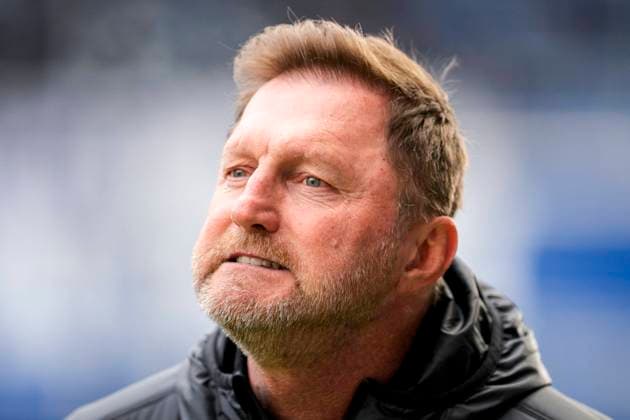Ralph Hasenhüttl (Trainer, Cheftrainer, Wolfsburg), Einzelbild, Einzelfoto, Aktion, Action, enttäuscht schauend, Enttäuschung, Frustration, disappointed, pessimistisch, 11.01.2025, Sinsheim (Deutschland), Fussball, Bundesliga, TSG 1899 Hoffenheim - VfL Wolfsburg, DFB DFL REGULATIONS PROHIBIT ANY USE OF PHOTOGRAPHS AS IMAGE SEQUENCES AND OR QUASI-VIDEO.