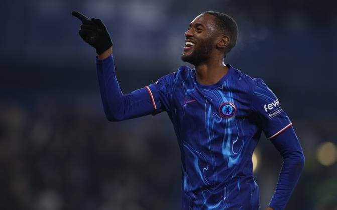 Sport Themen der Woche KW02 Sport Bilder des Tages London, England, 11th January 2025. Tosin Adarabioyo of Chelsea celebrates after scoring to make it 3-0 during the FA Cup match at Stamford Bridge, London. Picture credit should read: Paul Terry Sportimage EDITORIAL USE ONLY. No use with unauthorised audio, video, data, fixture lists, club league logos or live services. Online in-match use limited to 120 images, no video emulation. No use in betting, games or single club league player publications. SPI_029_PT_Chelsea_Morecambe SPI-3587-0029