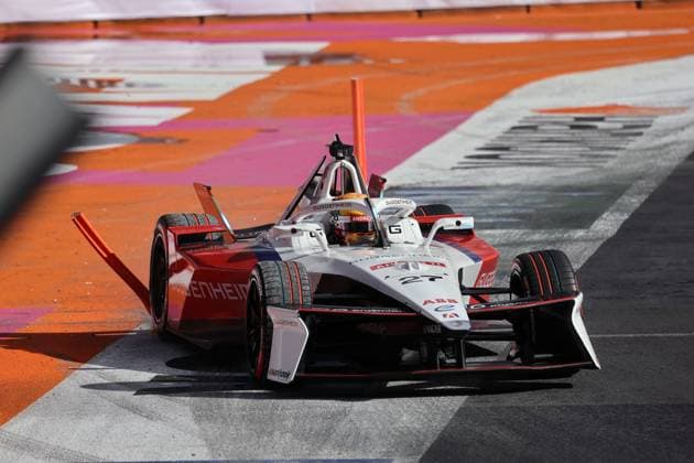Jake Dennis (GBR) Andretti trifft einen Begrenzungspoller, FIA Formel E Weltmeisterschaft Saison 11, Mexiko City E- Prix, 11.01.2025, Mexiko
