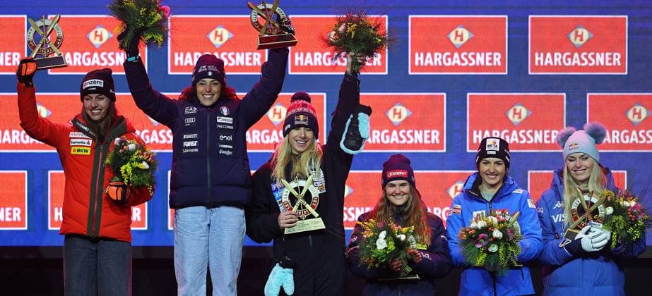 ALPINE SKIING - FIS WC Sankt Anton SANKT ANTON,AUSTRIA,11.JAN.25 - ALPINE SKIING - FIS World Cup, downhill, ladies, award ceremony. Image shows the rejoicing of Malorie Blanc (SUI), Federica Brignone (ITA), Ester Ledecka (CZE), Laura Pirovano (ITA), Stephanie Venier (AUT) and Lindsey Vonn (USA).  GEPAxpictures xThomasxBachun