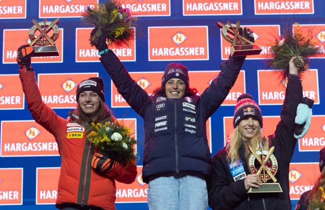 Sport Bilder des Tages ALPINE SKIING - FIS WC Sankt Anton SANKT ANTON,AUSTRIA,11.JAN.25 - ALPINE SKIING - FIS World Cup, downhill, ladies. Image shows Malorie Blanc (SUI), Federica Brignone (ITA) and Ester Ledecka (CZE).  GEPAxpictures xHaraldxSteiner
