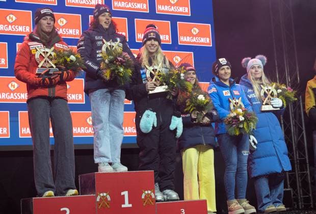 ALPINE SKIING - FIS WC Sankt Anton SANKT ANTON,AUSTRIA,11.JAN.25 - ALPINE SKIING - FIS World Cup, downhill, ladies. Image shows Malorie Blanc (SUI), Federica Brignone (ITA), Ester Ledecka (CZE), Laura Pirovano (ITA), Stephanie Venier (AUT) and Lindsey Vonn (USA).  GEPAxpictures xHaraldxSteiner