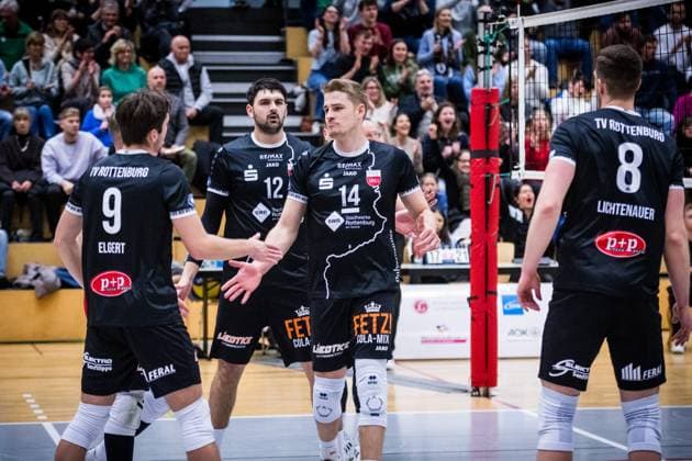 Samuel Elgert (TV Rottenburg, 09), Yannick Menke (TV Rottenburg, 12), Timon Schippmann (TV Rottenburg, 14) und Niklas Lichtenauer (TV Rottenburg, 08) - sichtlich enttaeuscht GER, Barock Volleys MTV Ludwigsburg vs. TV Rottenburg, 2. Volleyball Bundesliga, 2. BLM Sued, VBL, Spielzeit 2024 2025, 11.01.2025 GER, Barock Volleys MTV Ludwigsburg vs. TV Rottenburg, 2. Volleyball Bundesliga, 2. BLM Sued, VBL, Spielzeit 2024 2025, 11.01.2025 Ludwigsburg Copyright: xSandyxDinkelackerx EP_SDR