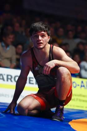 Halbfinale Ringer Bundesliga - ASV Schorndorf vs. SV Wacker Burghausen 66kg Freistil - Burak Demir (ASV Schorndorf in Rot) während des Halbfinal-Kampfes der Deutschen Mannschaftsmeisterschaft zwischen dem ASV Schorndorf und dem SV Wacker Burghausen in der Birtat Ringer-Bundesliga am 01.01.2025 in Schorndorf, Deutschland.