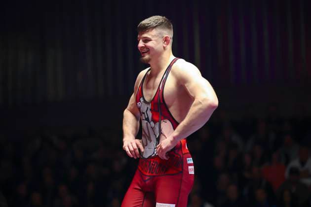 Halbfinale Ringer Bundesliga - ASV Schorndorf vs. SV Wacker Burghausen 98kg Griechisch-Römisch - Lucas Alexandros Lazogianis (ASV Schorndorf in Rot) während des Halbfinal-Kampfes der Deutschen Mannschaftsmeisterschaft zwischen dem ASV Schorndorf und dem SV Wacker Burghausen in der Birtat Ringer-Bundesliga am 01.01.2025 in Schorndorf, Deutschland.