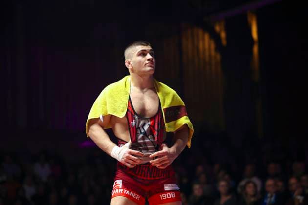 Halbfinale Ringer Bundesliga - ASV Schorndorf vs. SV Wacker Burghausen 86kg Freistil - Arseni Dzhioev (ASV Schorndorf in Rot) vs. während des Halbfinal-Kampfes der Deutschen Mannschaftsmeisterschaft zwischen dem ASV Schorndorf und dem SV Wacker Burghausen in der Birtat Ringer-Bundesliga am 01.01.2025 in Schorndorf, Deutschland.
