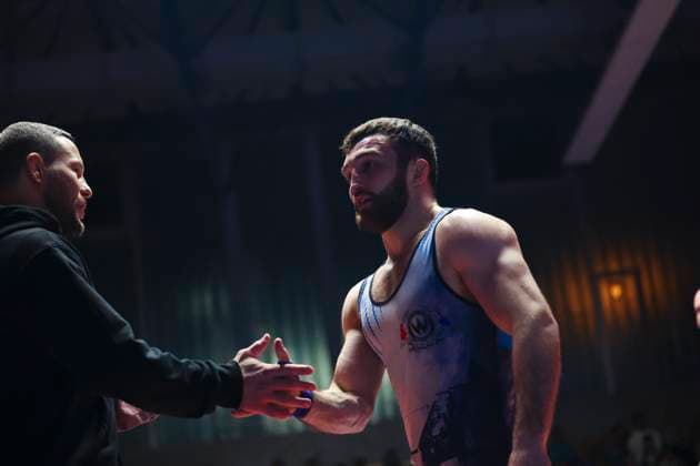 Halbfinale Ringer Bundesliga - ASV Schorndorf vs. SV Wacker Burghausen 75kg Freistil - David Baev (SV Wacker Burghausen in Blau) während des Halbfinal-Kampfes der Deutschen Mannschaftsmeisterschaft zwischen dem ASV Schorndorf und dem SV Wacker Burghausen in der Birtat Ringer-Bundesliga am 01.01.2025 in Schorndorf, Deutschland.
