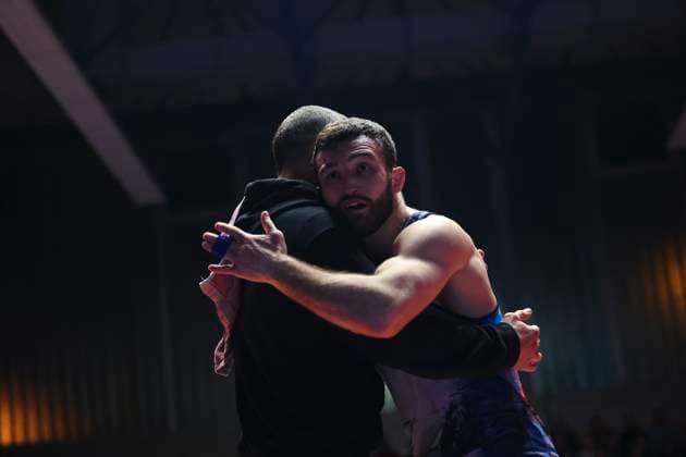 Halbfinale Ringer Bundesliga - ASV Schorndorf vs. SV Wacker Burghausen 75kg Freistil - David Baev (SV Wacker Burghausen in Blau) während des Halbfinal-Kampfes der Deutschen Mannschaftsmeisterschaft zwischen dem ASV Schorndorf und dem SV Wacker Burghausen in der Birtat Ringer-Bundesliga am 01.01.2025 in Schorndorf, Deutschland.