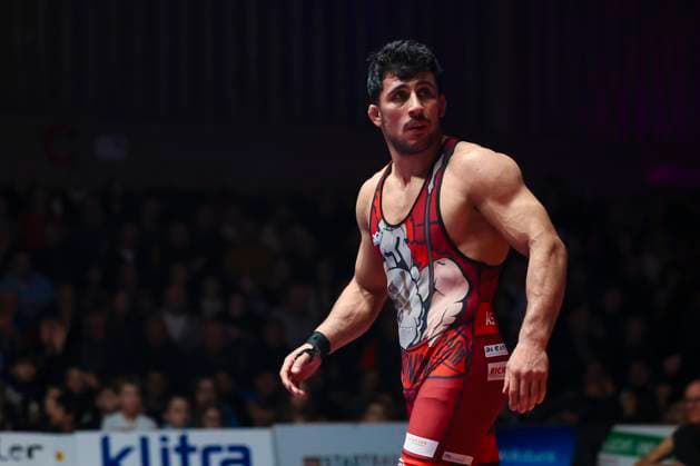 Halbfinale Ringer Bundesliga - ASV Schorndorf vs. SV Wacker Burghausen 80kg Griechisch-Römisch - Ahmet Yilmaz (ASV Schorndorf in Rot) während des Halbfinal-Kampfes der Deutschen Mannschaftsmeisterschaft zwischen dem ASV Schorndorf und dem SV Wacker Burghausen in der Birtat Ringer-Bundesliga am 01.01.2025 in Schorndorf, Deutschland.
