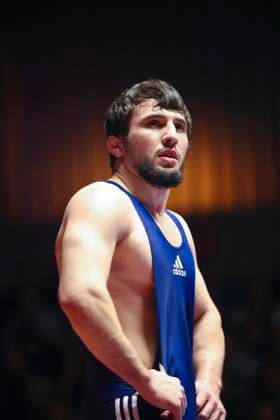 Halbfinale Ringer Bundesliga - ASV Schorndorf vs. SV Wacker Burghausen 80kg Griechisch-Römisch - Idris Ibaev (SV Wacker Burghausen in Blau) während des Halbfinal-Kampfes der Deutschen Mannschaftsmeisterschaft zwischen dem ASV Schorndorf und dem SV Wacker Burghausen in der Birtat Ringer-Bundesliga am 01.01.2025 in Schorndorf, Deutschland.