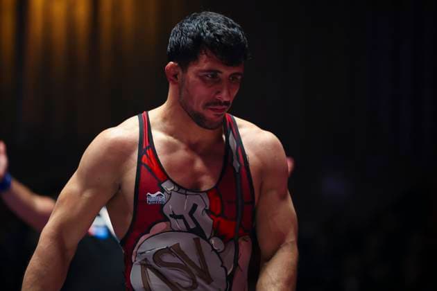 Halbfinale Ringer Bundesliga - ASV Schorndorf vs. SV Wacker Burghausen 80kg Griechisch-Römisch - Ahmet Yilmaz (ASV Schorndorf in Rot) während des Halbfinal-Kampfes der Deutschen Mannschaftsmeisterschaft zwischen dem ASV Schorndorf und dem SV Wacker Burghausen in der Birtat Ringer-Bundesliga am 01.01.2025 in Schorndorf, Deutschland.