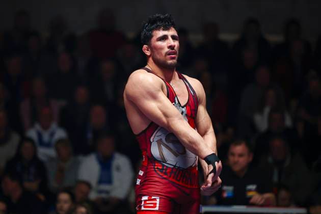 Halbfinale Ringer Bundesliga - ASV Schorndorf vs. SV Wacker Burghausen 80kg Griechisch-Römisch - Ahmet Yilmaz (ASV Schorndorf in Rot) während des Halbfinal-Kampfes der Deutschen Mannschaftsmeisterschaft zwischen dem ASV Schorndorf und dem SV Wacker Burghausen in der Birtat Ringer-Bundesliga am 01.01.2025 in Schorndorf, Deutschland.