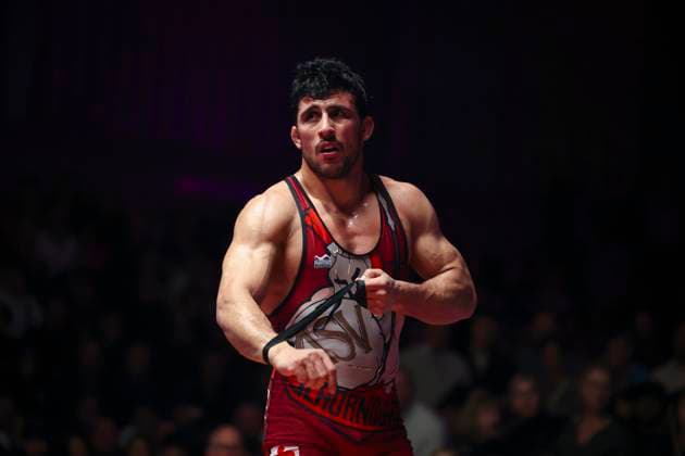 Halbfinale Ringer Bundesliga - ASV Schorndorf vs. SV Wacker Burghausen 80kg Griechisch-Römisch - Ahmet Yilmaz (ASV Schorndorf in Rot) während des Halbfinal-Kampfes der Deutschen Mannschaftsmeisterschaft zwischen dem ASV Schorndorf und dem SV Wacker Burghausen in der Birtat Ringer-Bundesliga am 01.01.2025 in Schorndorf, Deutschland.