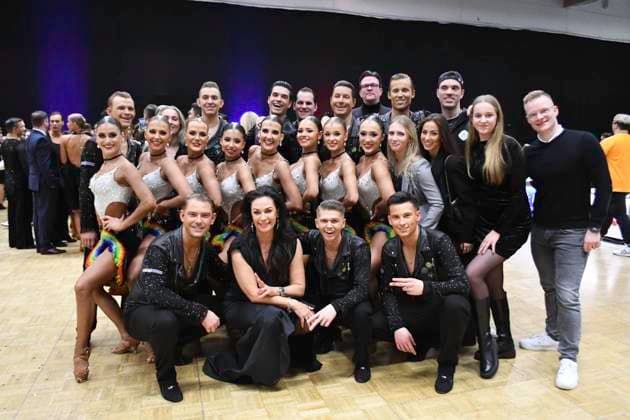 GER; Tanzen, 1. Bundesliga der Lateinformationen 11.01.2025, GER; Tanzen, 1. Bundesliga der Lateinformationen,, Finale, im Bild Sieger Gruen-Gold-Club Bremen A mit dem Thema Freedom and Peace Gruppenfoto nach der Siegerehrung nordphotoxGmbH xWitke nph00002