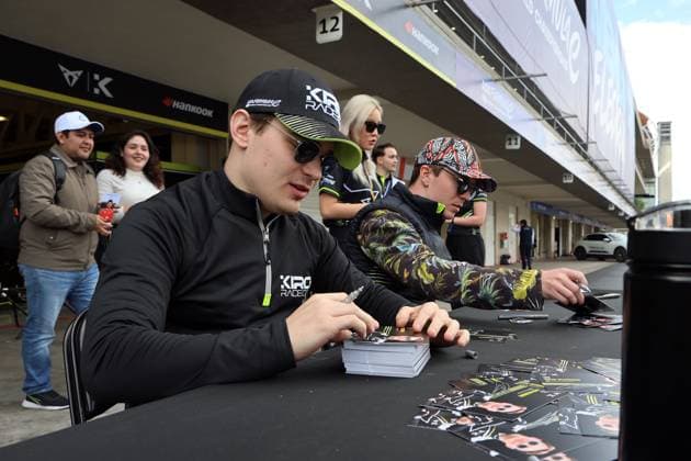 David Beckmann (GER) und Teamkollege Dan Ticktum (GBR) Cupra Kiro während der Autogrammstunde in der Boxengasse, FIA Formel E Weltmeisterschaft Saison 11, Mexiko City E- Prix, 11.01.2025, Mexiko