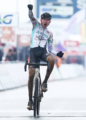 Belgian Cas Van Looke celebrates as he crosses the finish line to win the men U17, U 17 (second year) race of the Belgian Cyclocross Championships (11-12 01) on Sunday 12 January 2025 in Heusden-Zolder. DAVIDxPINTENS  x110234343x