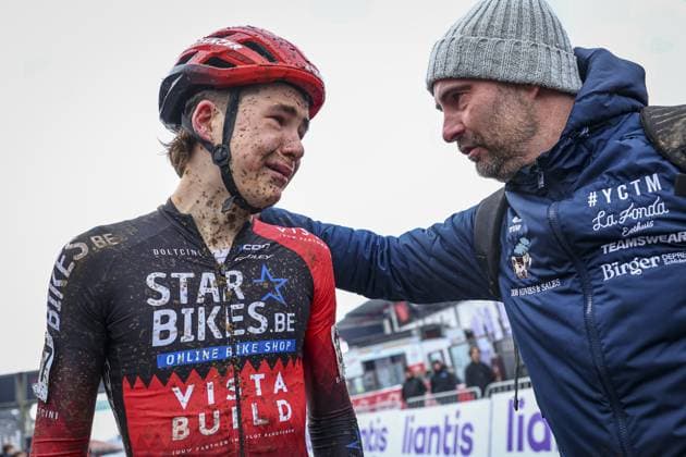 Belgian Emiel Osaer looks dejected after the men U17, U 17 (second year) race of the Belgian Cyclocross Championships (11-12 01) on Sunday 12 January 2025 in Heusden-Zolder. DAVIDxPINTENS  x110235697x