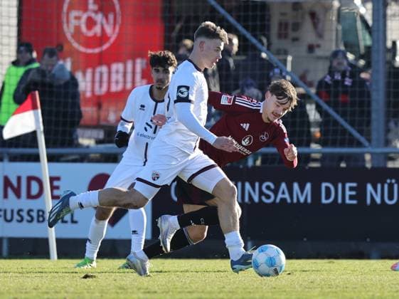 12.01.2025 - Fussball - Saison 2024 2025 - Testspiel Freundschaftsspiel Vorbereitungsspiel: 1. FC Nürnberg Nuernberg FCN ( Club ) - FC Ingolstadt FCI - Sportfoto Zink DaMa - xdaxmax - Marc Niclas Dühring (18, FC Ingolstadt 04 ) Jannik Hofmann (43, 1. FC Nürnberg FCN )