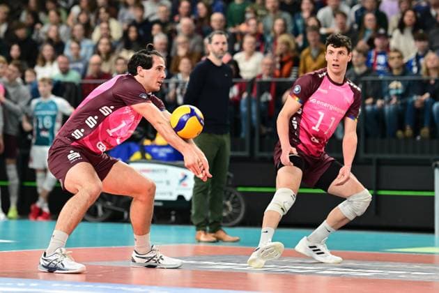 Volleyball I Herren I Saison 2024-2025 I Bundesliga I 16. Spieltag I SVG Lüneburg - Energiequelle Netzhoppers I 12.1.2025 Linus Jonas Engelmann (10, Energiequelle Netzhoppers KW-Bestensee) stark in der Ballanahme Lüneburg LKH Arena Niedersachsen Deutschland Copyright: xLobeca AndreasxHannigx