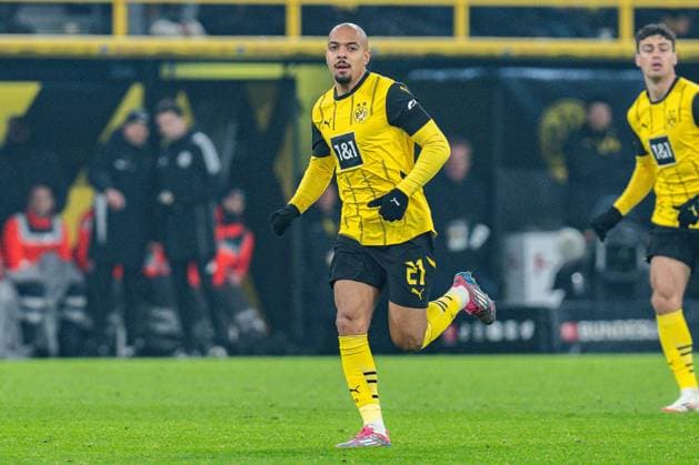 10.01.2025, Borussia Dortmund vs. Bayern 04 Leverkusen, 1. Bundesliga, 16. Spieltag Donyell Malen (Borussia Dortmund, 21) Wichtiger Hinweis: Gemaess den Vorgaben der DFL Deutsche Fussball Liga bzw. des DFB Deutscher Fussball-Bund ist es untersagt, in dem Stadion und oder vom Spiel angefertigte Fotoaufnahmen in Form von Sequenzbildern und oder videoaehnlichen Fotostrecken zu verwerten Copyright: xBahhoxKarax
