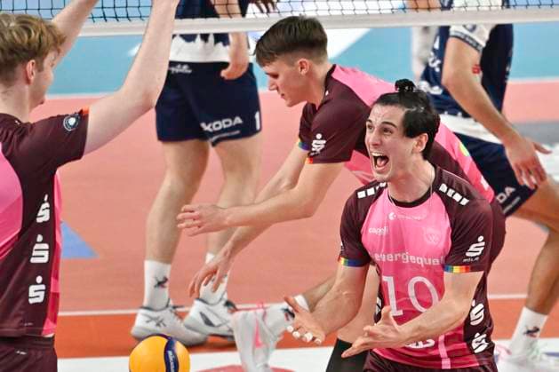 GER; 1.VBL, SVG Lueneburg vs Energiequelle Netzhoppers KW 12.01.2025, LKH Arena, Lueneburg, GER; 1. VBL, SVG Lueneburg vs Energiequelle Netzhoppers KW im Bild die Mannschaft aus Koenig Wusterhausen jubelt