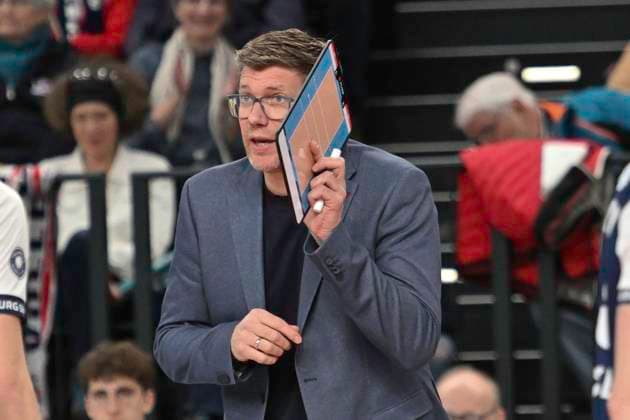 GER; 1.VBL, SVG Lueneburg vs Energiequelle Netzhoppers KW 12.01.2025, LKH Arena, Lueneburg, GER; 1. VBL, SVG Lueneburg vs Energiequelle Netzhoppers KW im Bild Trainer Stefan Huebner (Hübner Lueneburg)