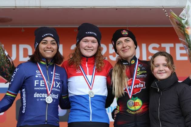 NK Cyclocross Oisterwijk Vrouwen Oisterwijk (NED), CYCLOCROSS, JANUARY 12 Puck Pieterse pakt de titel bij de vrouwen voor Ceylin Alvarado en Denise Betsema Gefotografeerd tijdsns het Nederlands Kampioenschap veldrijden in Oisterwijk: Oisterwijk Netherlands Content not available for redistribution in The Netherlands directly or indirectly through any third parties. Copyright: xSportfotoxPhotoagencyx