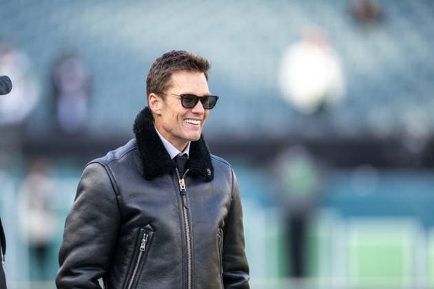 Sport Themen der Woche KW02 Sport Bilder des Tages PHILADELPHIA, PA - JANUARY 12: NFL, American Football Herren, USA legend and Fox commentator Tom Brady smiles before the NFC Wild Card playoff game between the Green Bay Packers and the Philadelphia Eagles on January 12th, 2025 at Lincoln Financial Field in Philadelphia, PA. (Photo by Terence Lewis Icon Sportswire) NFL: JAN 12 NFC Wild Card Playoffs - Packers at Eagles EDITORIAL USE ONLY Icon250112014
