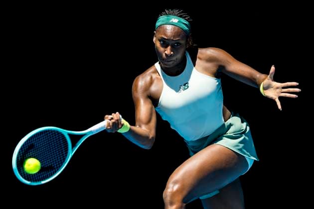 Sport Bilder des Tages MELBOURNE, VIC - JANUARY 13: Coco Gauff of the Unites States of America in action during Round 1 of the 2025 Australian Open on January 13 2025, at Melbourne Park in Melbourne, Australia. (Photo by Jason Heidrich Icon Sportswire) TENNIS: JAN 13 Australian Open EDITORIAL USE ONLY Icon250113019