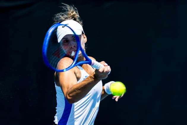 MELBOURNE, VIC - JANUARY 13: Magda Linette of Poland in action during Round 1 of the 2025 Australian Open on January 13 2025, at Melbourne Park in Melbourne, Australia. (Photo by Jason Heidrich Icon Sportswire) TENNIS: JAN 13 Australian Open EDITORIAL USE ONLY Icon250113061