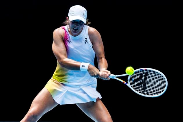 MELBOURNE, VIC - JANUARY 13: Iga Swiatek of Poland in action during Round 1 of the 2025 Australian Open on January 13 2025, at Melbourne Park in Melbourne, Australia. (Photo by Jason Heidrich Icon Sportswire) TENNIS: JAN 13 Australian Open EDITORIAL USE ONLY Icon250113135