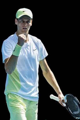 Sport Bilder des Tages MELBOURNE, VIC - JANUARY 13: Jannik Sinner of Italy celebrates during Round 1 of the 2025 Australian Open on January 13 2025, at Melbourne Park in Melbourne, Australia. (Photo by Jason Heidrich Icon Sportswire) TENNIS: JAN 13 Australian Open EDITORIAL USE ONLY Icon250113186