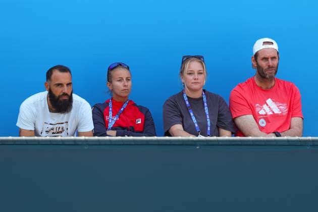 Laura Siegemund Team, lks. Freund und Trainer Antonio Zucca,Jacquelyn,Nicole Gelio,Jacquelyn Dickinson und Damen Bundestrainer Torben Beltz am Spielfeldrand, Australian Open 2024, Melbourne Park, Melbourne, Victoria, Australia. Copyright: xJuergenxHasenkopfx