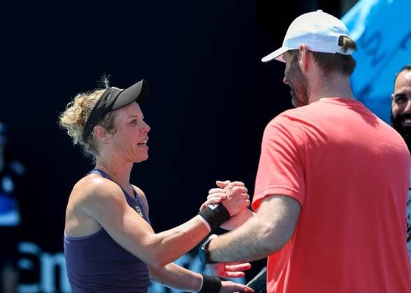 Damen Bundestrainer Torben Beltz gratuliert der Siegerin Laura Siegemund , Australian Open 2024, Melbourne Park, Melbourne, Victoria, Australia. Copyright: xJuergenxHasenkopfx