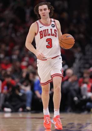 CHICAGO, IL - JANUARY 12: Josh Giddey 3 of the Chicago Bulls brings the ball up court during the first half against the Sacramento Kings on January 12, 2025 at the United Center in Chicago, Illinois. (Photo by Melissa Tamez Icon Sportswire) NBA, Basketball Herren, USA JAN 12 Kings at Bulls EDITORIAL USE ONLY Icon240112057
