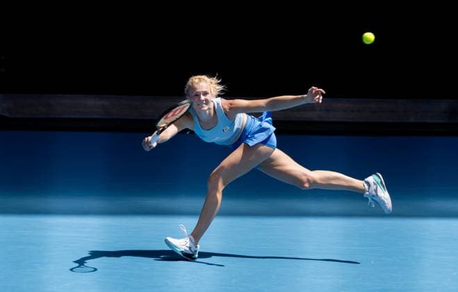 (250113) -- MELBOURNE, Jan. 13, 2025 -- Katerina Siniakova hits a return during the women s singles first round match between Iga Swiatek of Poland and Katerina Siniakova of the Czech Republic at Australian Open tennis tournament in Melbourne, Australia, Jan. 13, 2025. (Photo by Xinhua) (SP)AUSTRALIA-MELBOURNE-TENNIS-AUSTRALIAN OPEN-DAY 2 HuxJingchen 