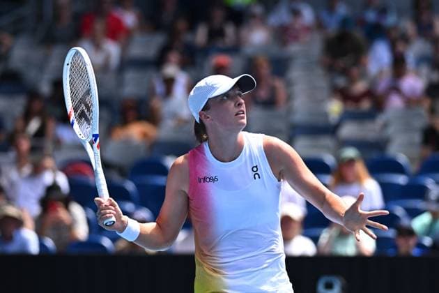 Australian Open Women s First Round - Melbourne Iga Swiatek (POL) during her first round match at the 2025 Australian Open at Melbourne Park in Melbourne, Australia, on January 13, 2025. Photo by Corinne Dubreuil ABACAPRESS.COM Melbourne Australia  Copyright: xDubreuilxCorinne ABACAx