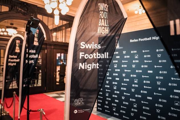13.01.2025; Bern, Schweiz - 4. Swiss Football Night 2025: Roter Teppich, VIP, Medienwand, Eingang. Die Preisverleihung im Casino Bern, organisiert vom SFV und der SFL, ehrt die besten Schweizer Fußballer in sieben Kategorien. Fachjurys nominierten, Fans stimmten bis 3. Dezember ab. Bern Schweiz Copyright: xJOERANxSTEINSIEKx
