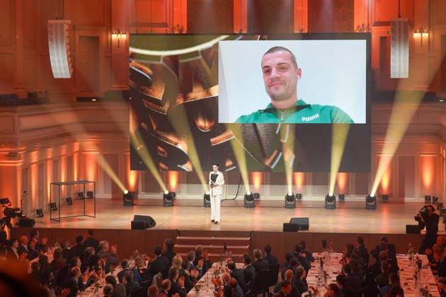 13.01.2025; Bern, Schweiz - 4. Swiss Football Night 2025: Granit Xhaka (Bayer Leverkusen) nominiert UBS für Male National Player 2024 gewinnt zum dritten Mal die Trophäe und wird live zugeschaltet. Die Preisverleihung im Casino Bern, organisiert vom SFV und der SFL, ehrt die besten Schweizer Fußballer in sieben Kategorien. Fachjurys nominierten, Fans stimmten bis 3. Dezember ab. Bern Schweiz Copyright: xJOERANxSTEINSIEKx