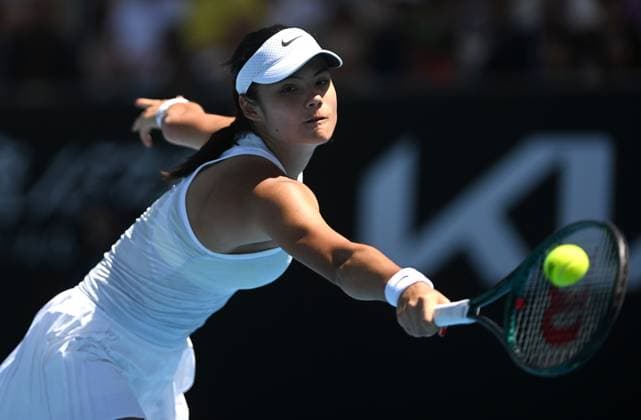 TENNIS AUSTRALIAN OPEN, Emma Raducanu of Great Britain in action during her round 1 match against Ekaterina Alexandrova of Russia during the 2025 Australian Open at Melbourne Park in Melbourne, Tuesday, January 14, 2025. ( NO ARCHIVING, EDITORIAL USE ONLY, NO USE IN BOOKS WITHOUT CONSENT MELBOURNE VICTORIA AUSTRALIA  Copyright: xLUKASxCOCHx 20250114125905879181