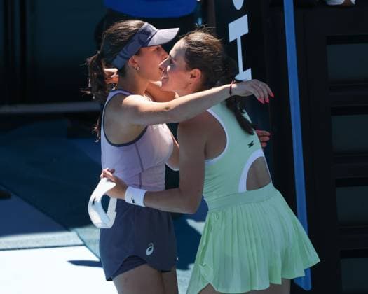 Kimberly Birrell (AUS) gratuliert der Siegerin Eva Lys Australian Open 2024, Melbourne Park, Melbourne, Victoria, Australia. Copyright: xJuergenxHasenkopfx