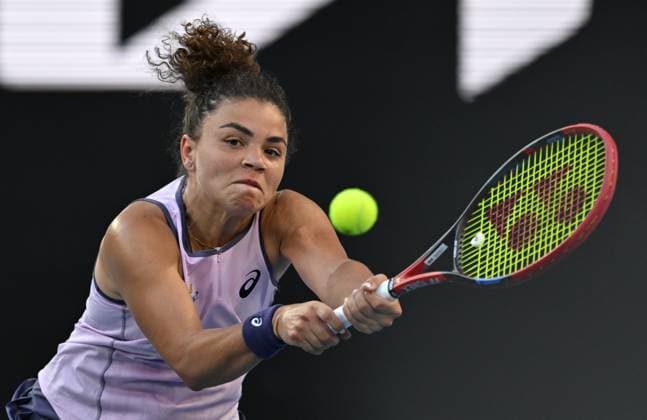TENNIS AUSTRALIAN OPEN, Jasmine Paolini of Italy returns during her round 1 match against Sijia Wei of China during the 2025 Australian Open at Melbourne Park in Melbourne, Tuesday, January 14, 2025. ( NO ARCHIVING, EDITORIAL USE ONLY, NO USE IN BOOKS WITHOUT CONSENT MELBOURNE VICTORIA AUSTRALIA  Copyright: xLUKASxCOCHx 20250114137201456830