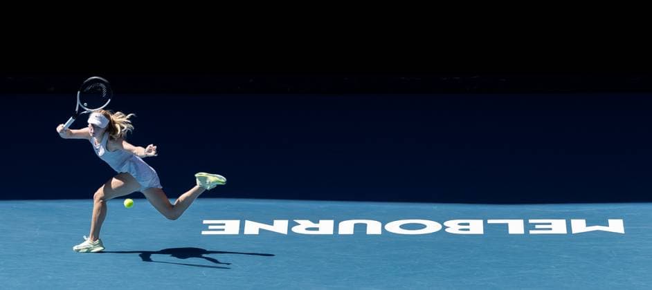 (250114) -- MELBOURNE, Jan. 14, 2025 -- Emerson Jones hits a return during the women s singles first round match between Elena Rybakina of Kazakhstan and Emerson Jones of Australia at Australian Open tennis tournament in Melbourne, Australia, Jan. 14, 2025. (Photo by Xinhua) (SP)AUSTRALIA-MELBOURNE-TENNIS-AUSTRALIAN OPEN-DAY 3 HuxJingchen 