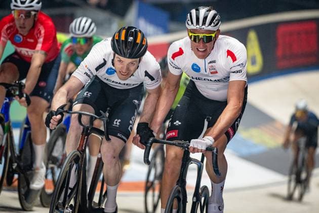 HAVIK Yoeri, POLITT Nils: Sixdays Bremen 2025 Team 1 - HERMES SYSTEME - HAVIK Yoeri ( NED ) - Black - POLITT Nils ( GER ) - Red Querformat - quer - horizontal - Landscape - Event Veranstaltung: Sixdays Bremen 2025 - Category Kategorie: Cycling - Track cycling, Rad, Radsport, Bahnrad, Bahn Sixdays - Elite Men - Location Ort: Europe Germany - Bremen - ÖVB Arena - Discipline: Madison - Distance: ... m - Date Datum: 13.01.2025 Monday Day 4 -