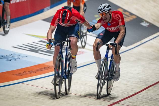 CONSONNI Simone, VIVIANI Elia: Sixdays Bremen 2025 Team 6 - STARK-GEBÄUDEREINIGUNG - CONSONNI Simone ( ITA ) - Black - VIVIANI Elia ( ITA ) - Red Querformat - quer - horizontal - Landscape - Event Veranstaltung: Sixdays Bremen 2025 - Category Kategorie: Cycling - Track cycling, Rad, Radsport, Bahnrad, Bahn Sixdays - Elite Men - Location Ort: Europe Germany - Bremen - ÖVB Arena - Discipline: Madison - Distance: ... m - Date Datum: 13.01.2025 Monday Day 4 -